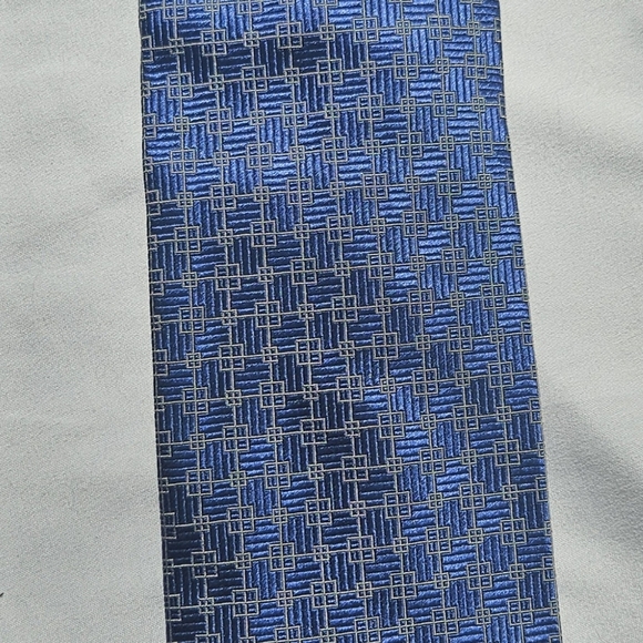 VERSACE 100% Silk Tie Blue Geometric Made In Italy Excellent Condition - Picture 5 of 5